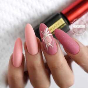 różowe paznokcie matowe