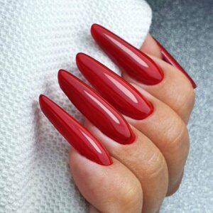 manicure czerwony jesień zima