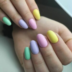 pastelowe kolorowe paznokcie