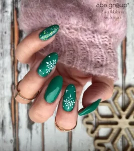 zielone paznokcie na zimę